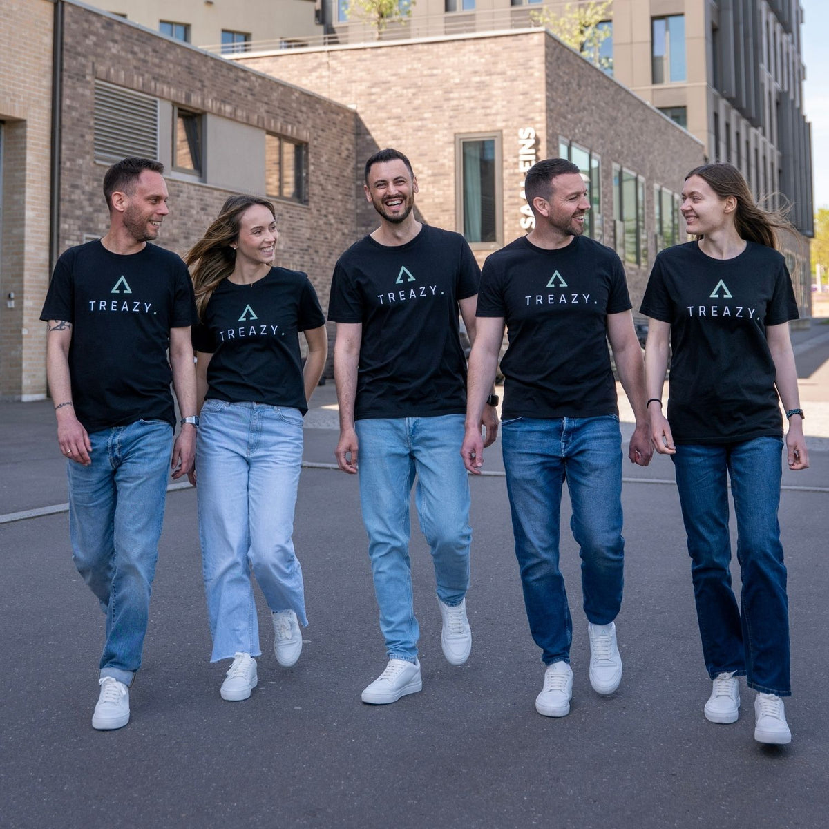 Das Team hinter TREAZY. auf einem Bild