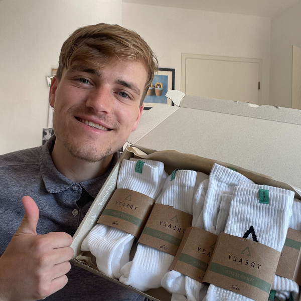 Unboxing von treuem TREAZY. Kunden
